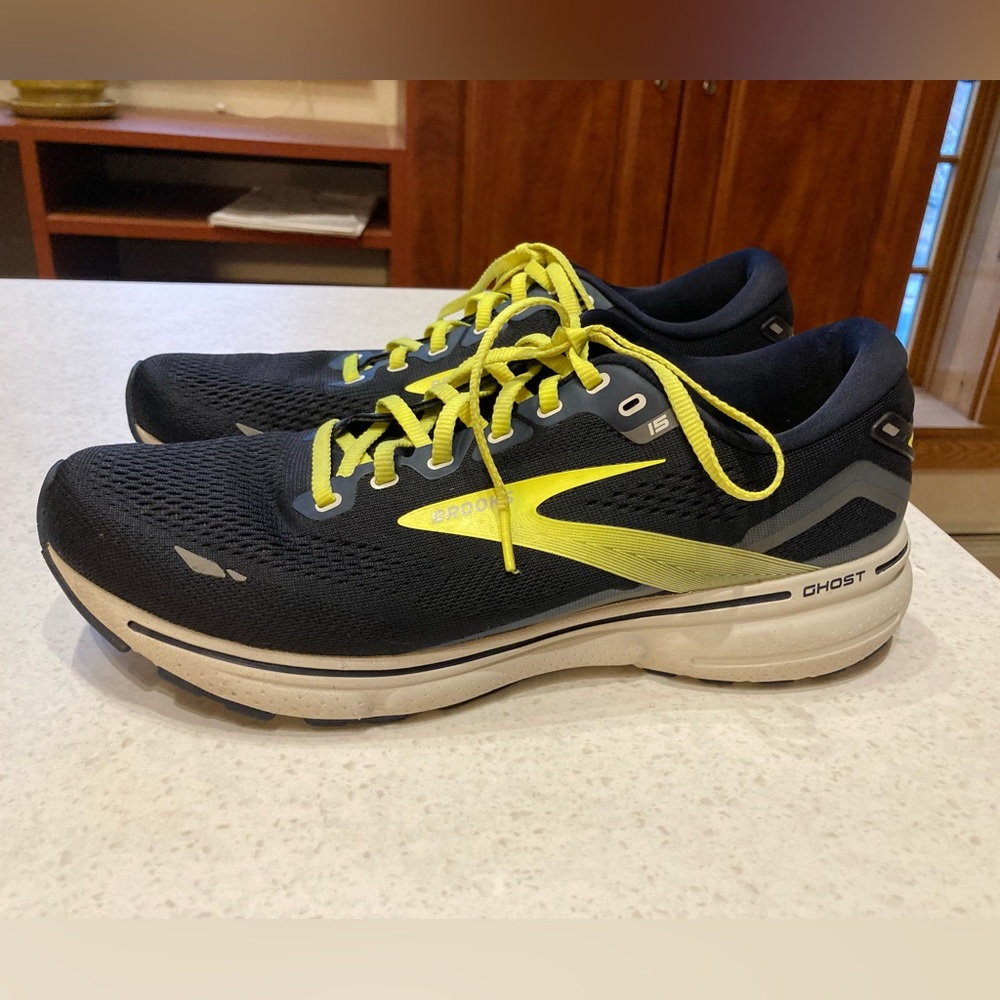 Men’s Brooks Ghost 15 Running Shoes Size 10.5